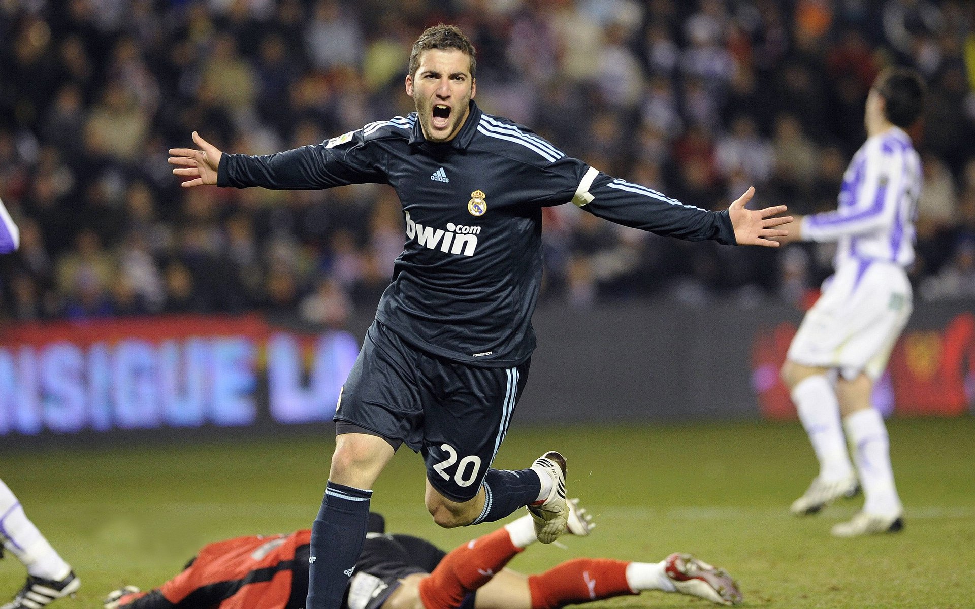 曼城在比赛中对细节的执行力让对手难以适应,曼城的打法特点